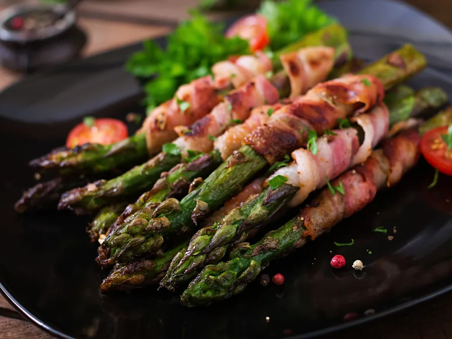 Recipe photo from Mehr Genuss: green asparagus wrapped in bacon